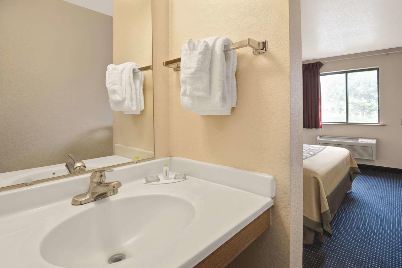 Hotel Super 8 By Wyndham Albuquerque West/Coors Blvd Zewnętrze zdjęcie